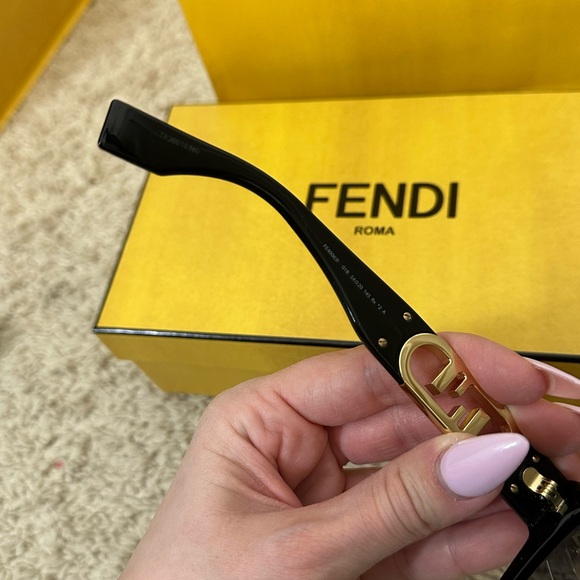 Fendi Black Designer Sunglasses for women - Picture 6 of 11